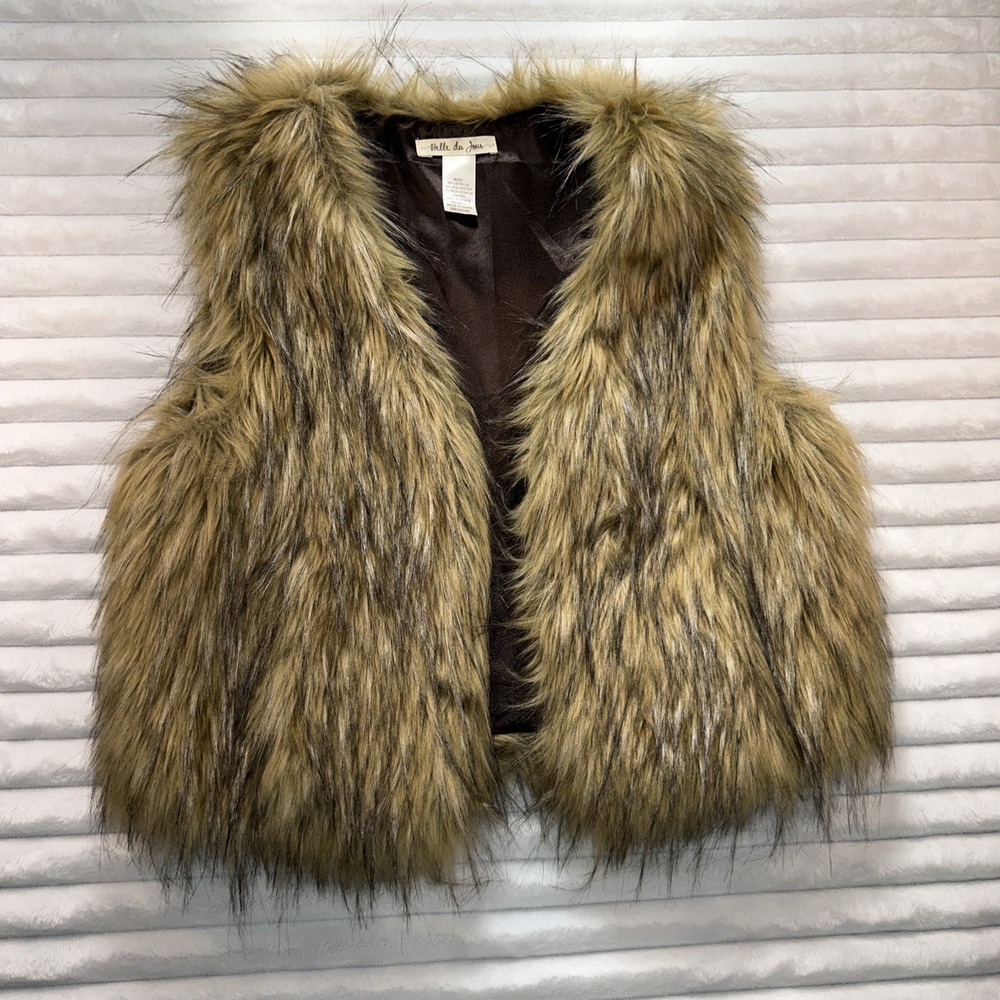 Belle Du Jour Faux Fur Vest Size Medium. ——A